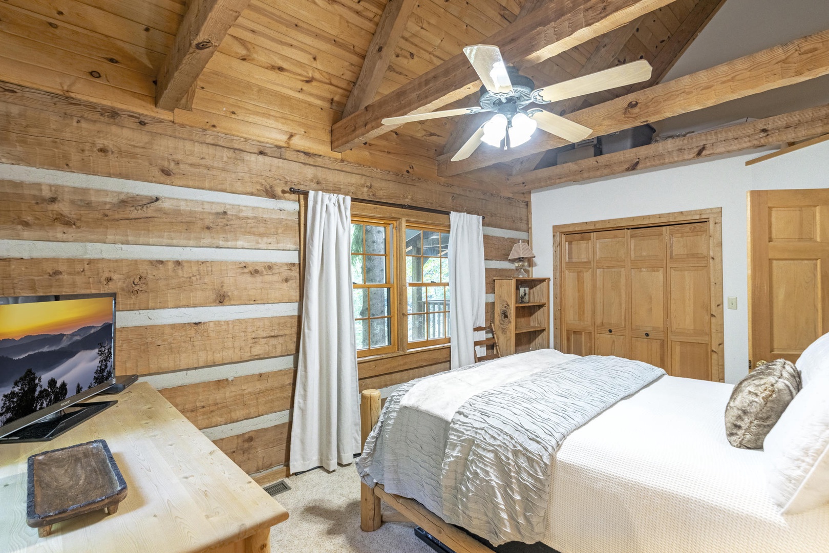 Primary Bedroom---Queen Size Bed, Main Floor