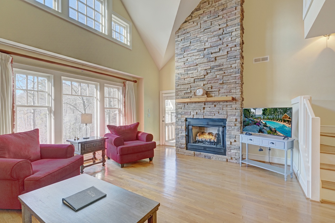 Living Room Area--- Cozy Gas Log Fireplace, TV