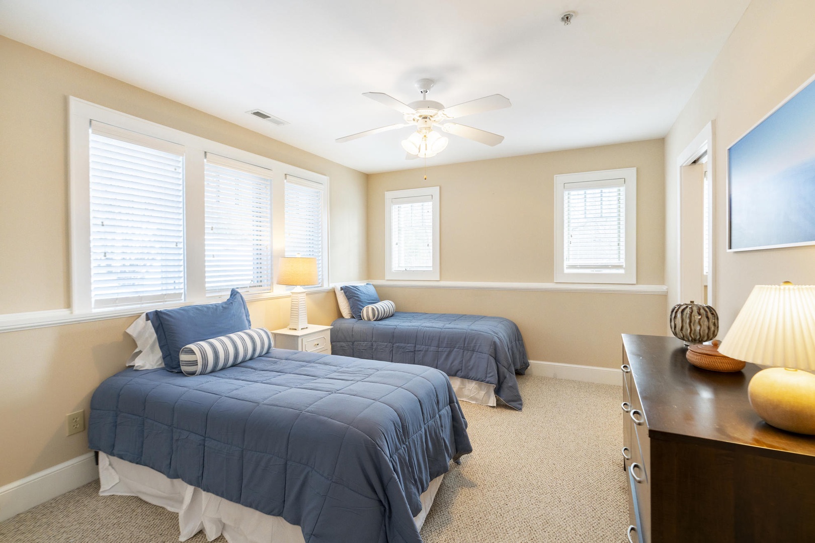 Guest Bedroom---Twin Beds