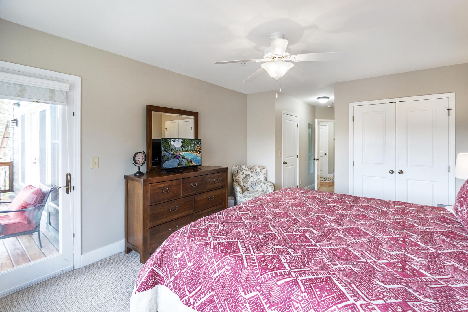 Primary Bedroom---King Size Bed, TV