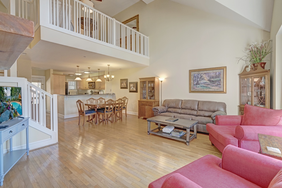 Open Floor Plan--- Kitchen/Dining/Living Rooms