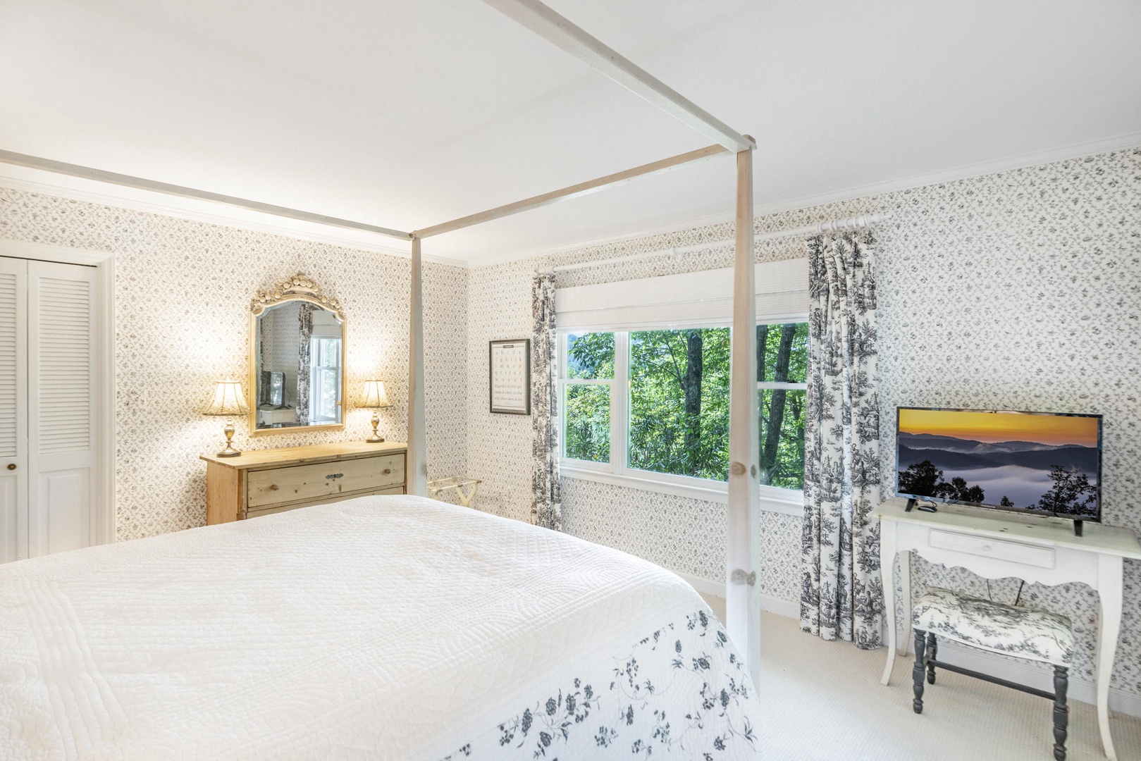 Guest Bedroom---Queen Size Bed, Television, Downstairs