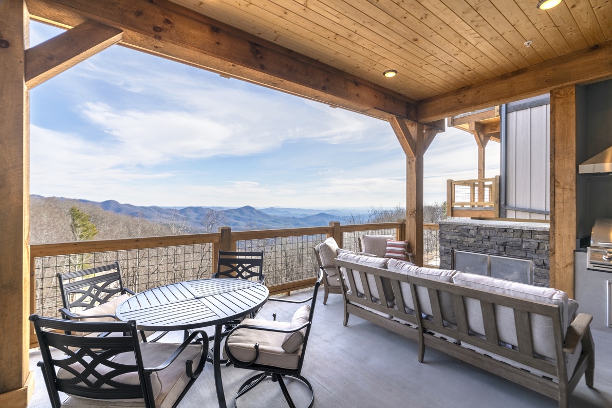Deck Area--- Mountain View, Built-In-Grill