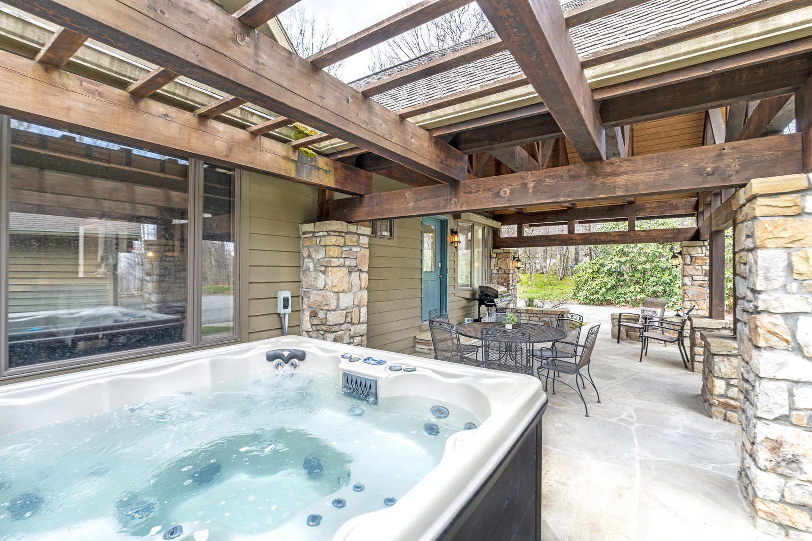 Hot Tub, Outdoor Dining Space, Flagstone Patio