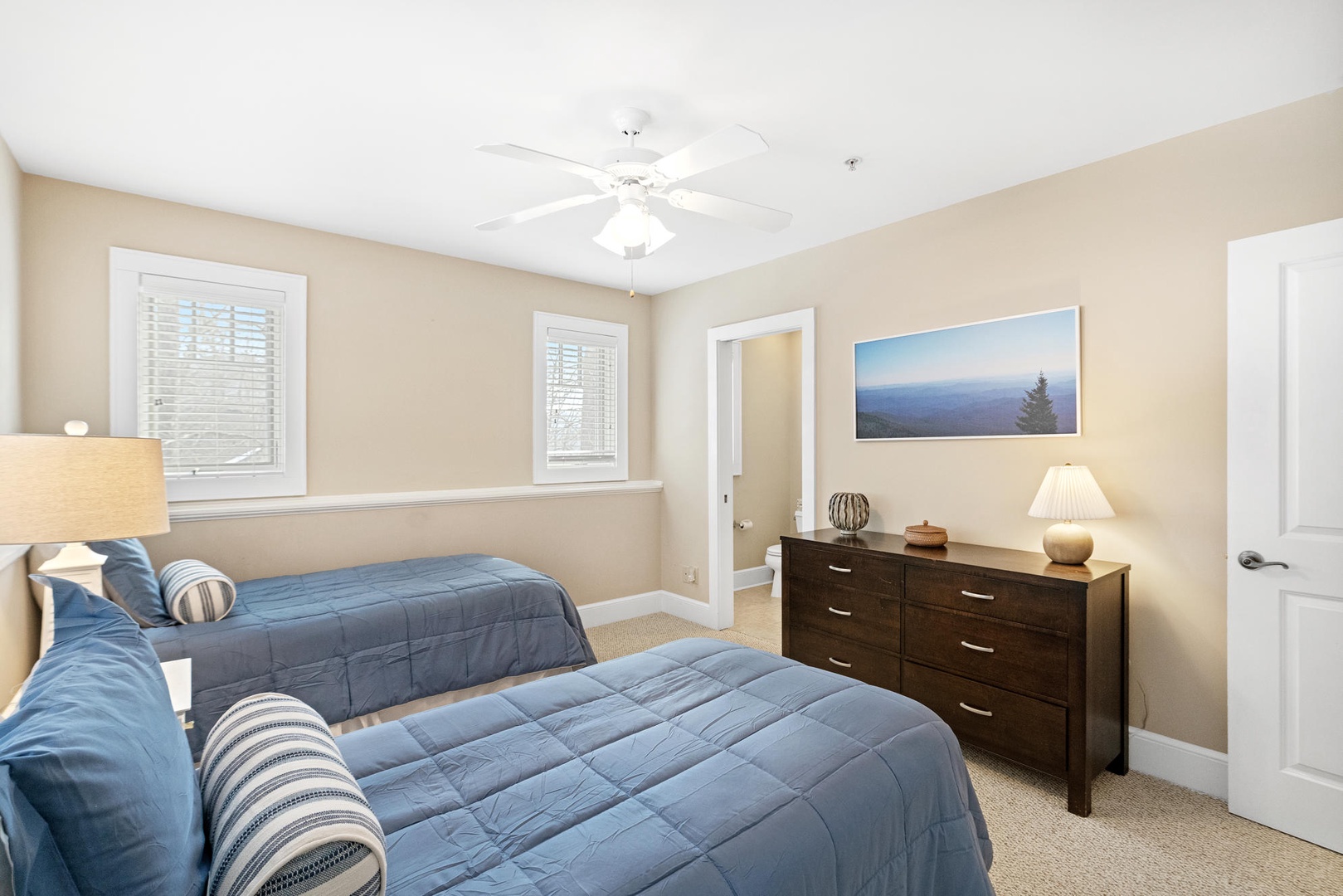 Guest Bedroom---Twin Beds