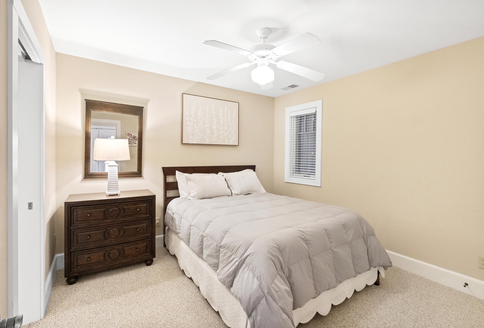 Guest Bedroom---Queen Size Bed
