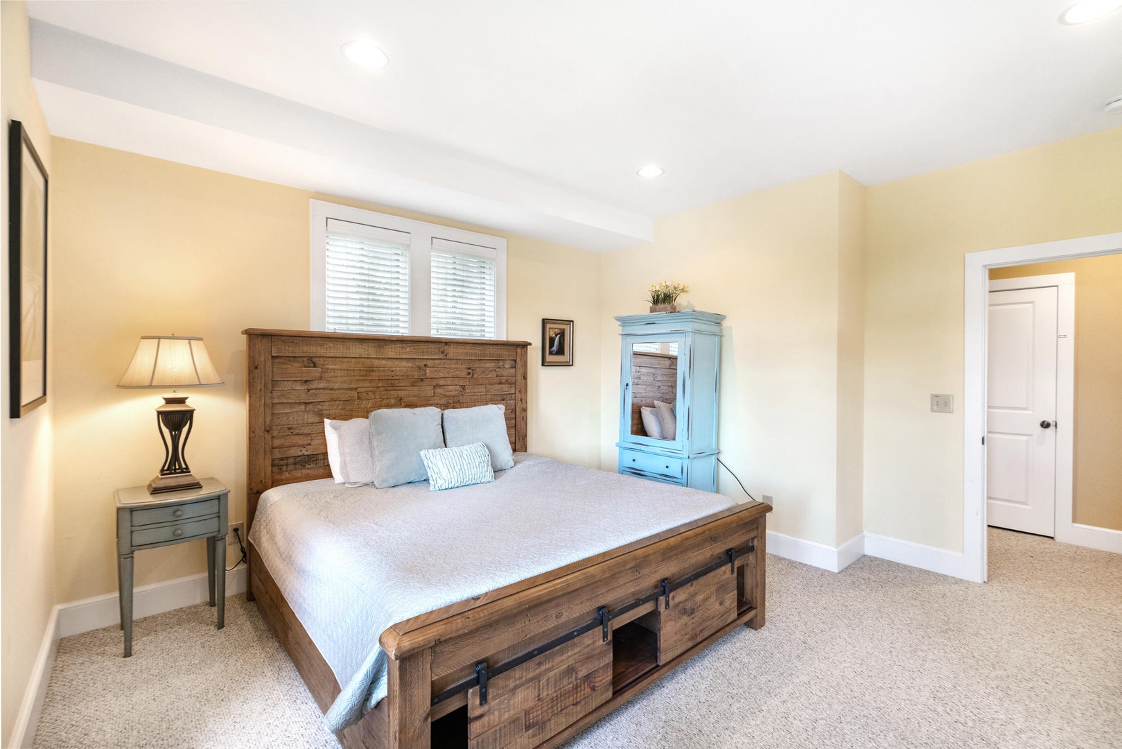 Guest Bedroom---King Size Bed, Downstairs