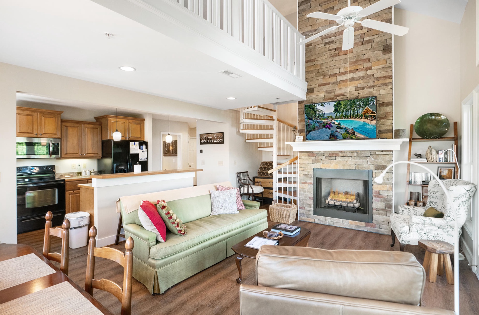 Open Floor Plan---Cozy Gas Logs, TV, Open Loft