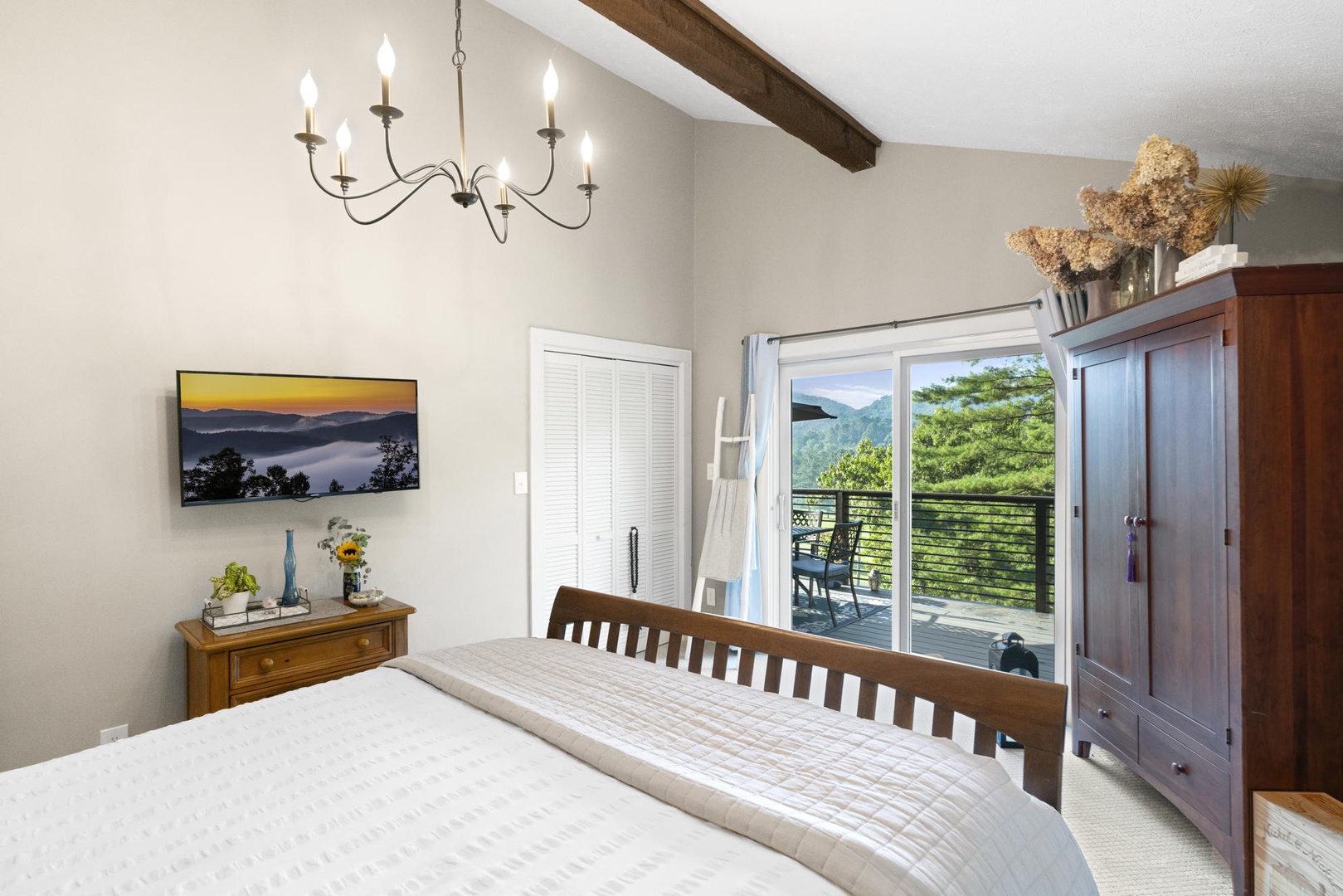 Primary Bedroom---Queen Size Bed, Main Floor, Mountain View, Television