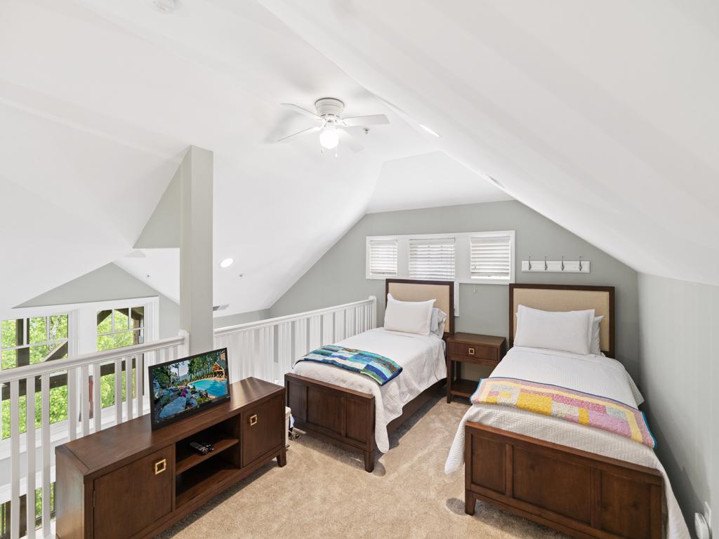 Open Loft Area---Twin Size Beds, TV
