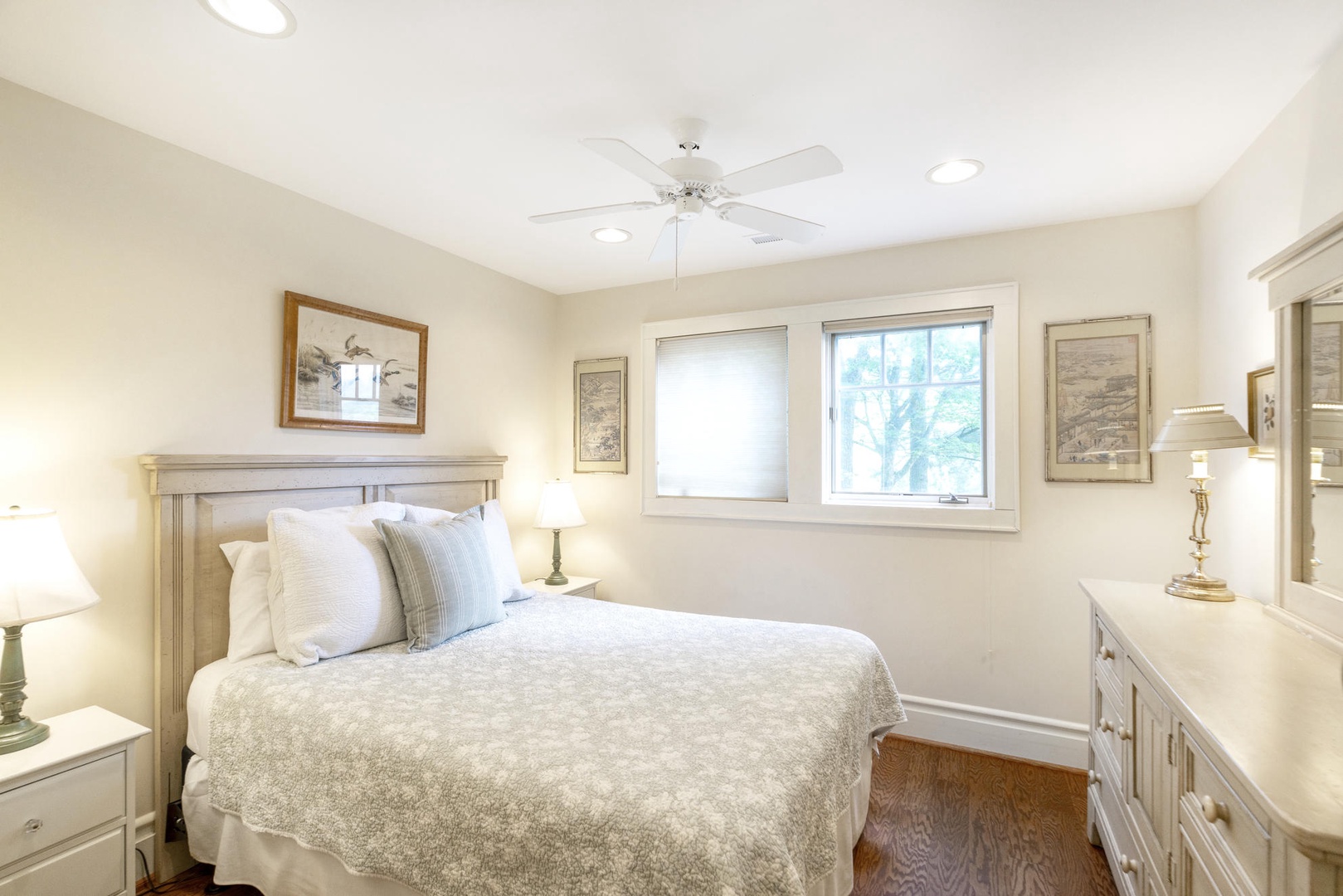 Upstairs Bedroom---Queen Size Bed