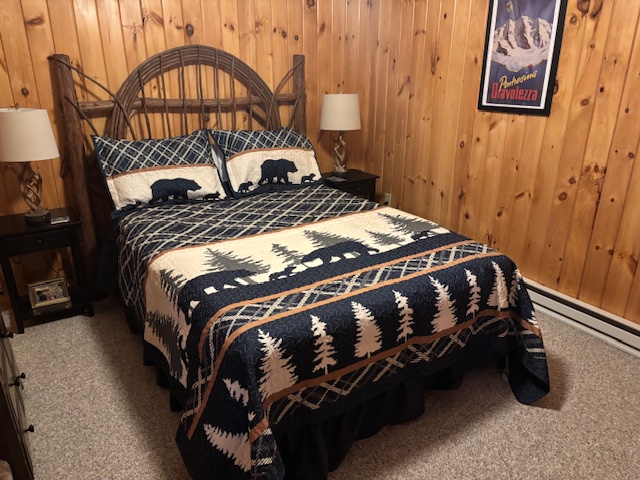 Queen Bed - downstairs