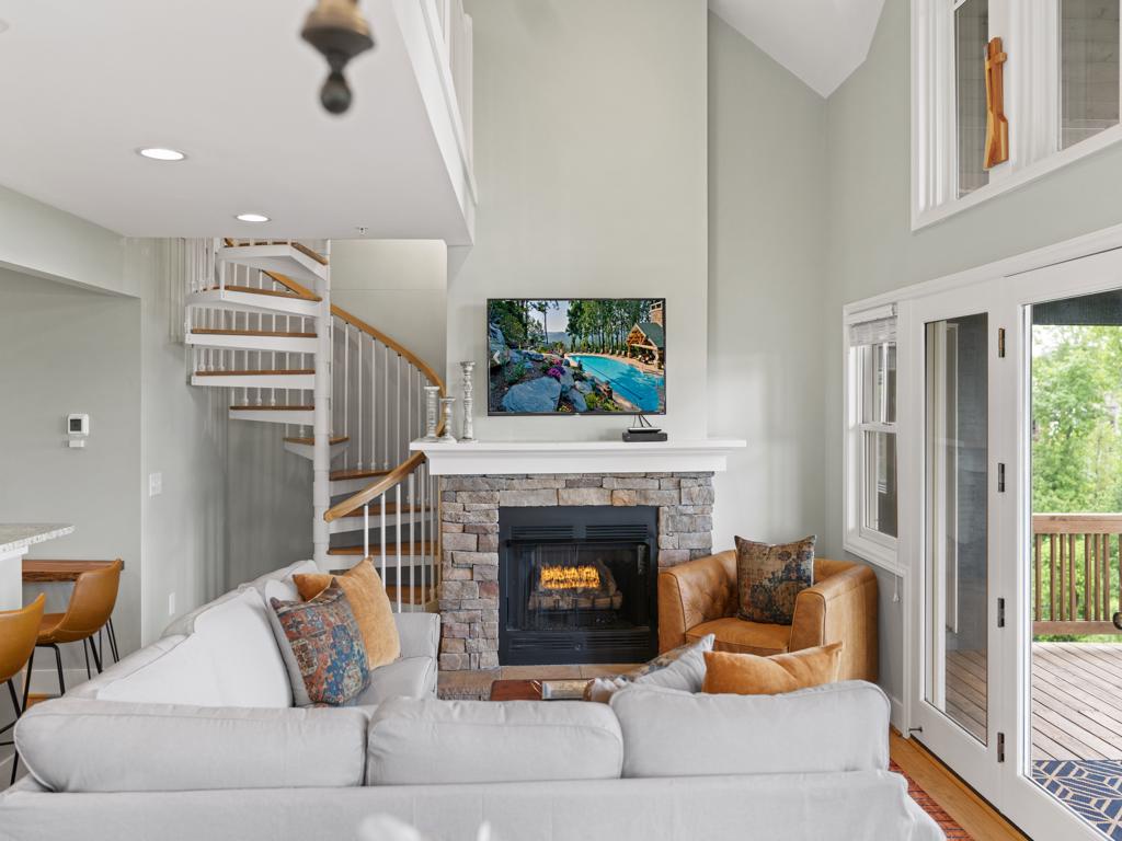 Living Room---Mountain View, Cozy Gas Logs, TV