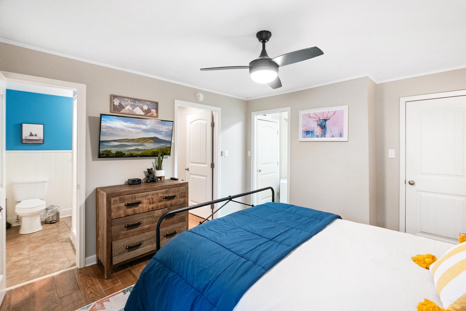 Guest Bedroom---Queen Size Bed, Downstairs
