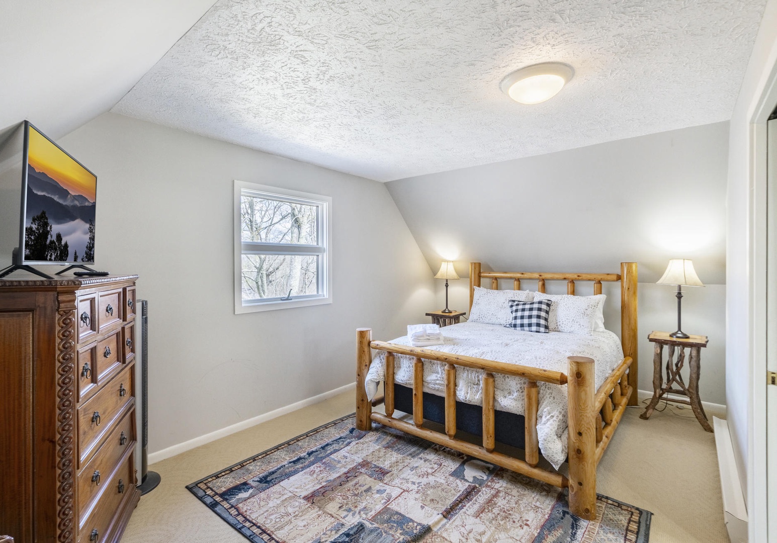 Guest Bedroom---Upstairs, Queen Size Bed