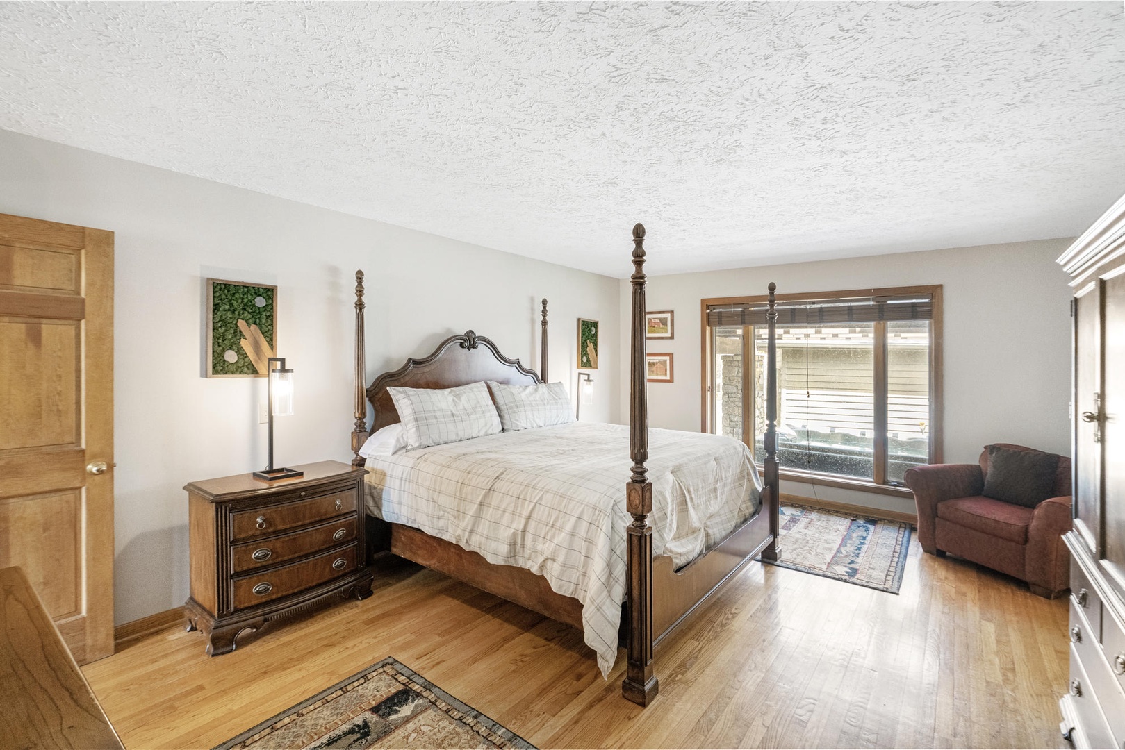 Primary Bedroom---King Size Bed