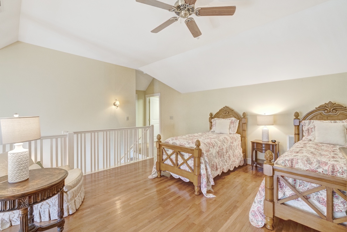 Loft Area--- Twin Beds