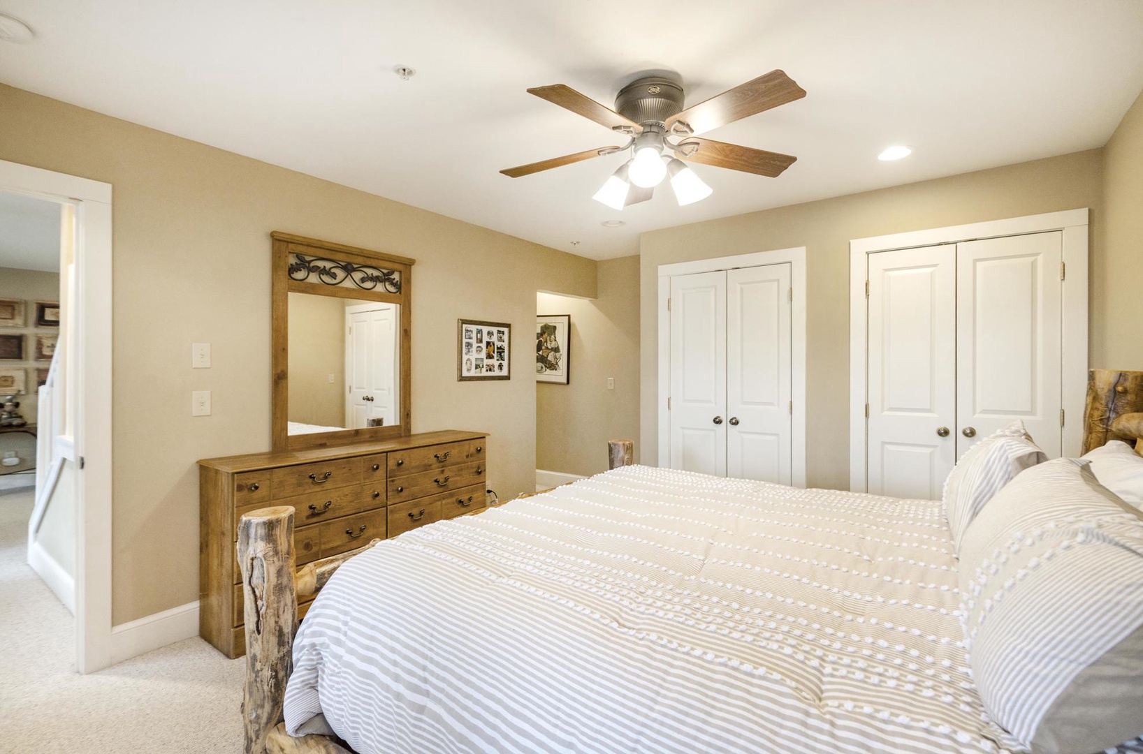 Guest Bedroom--- King Size Bed, Downstairs