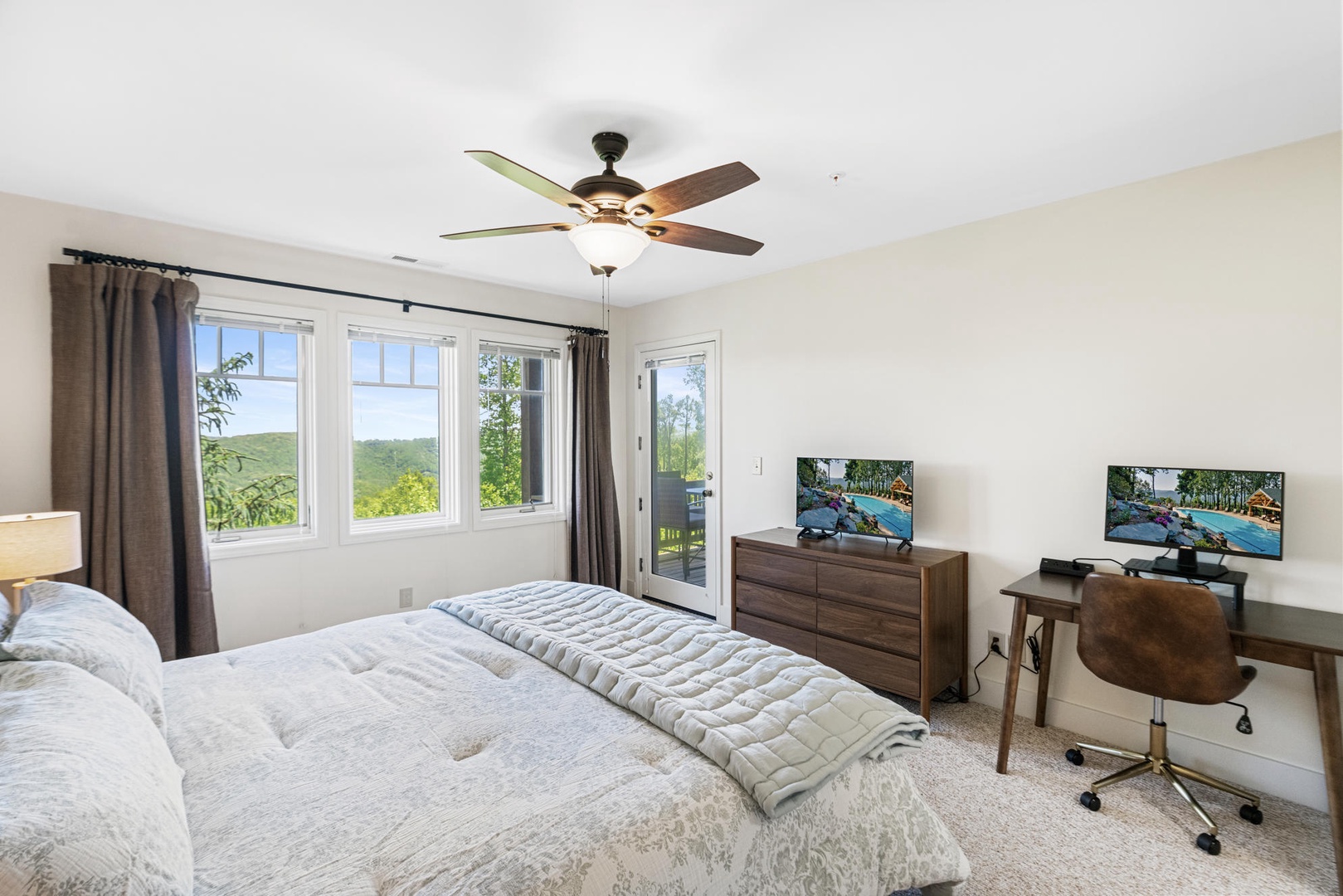 Primary Bedroom---King Size Bed, TV, Mountain View