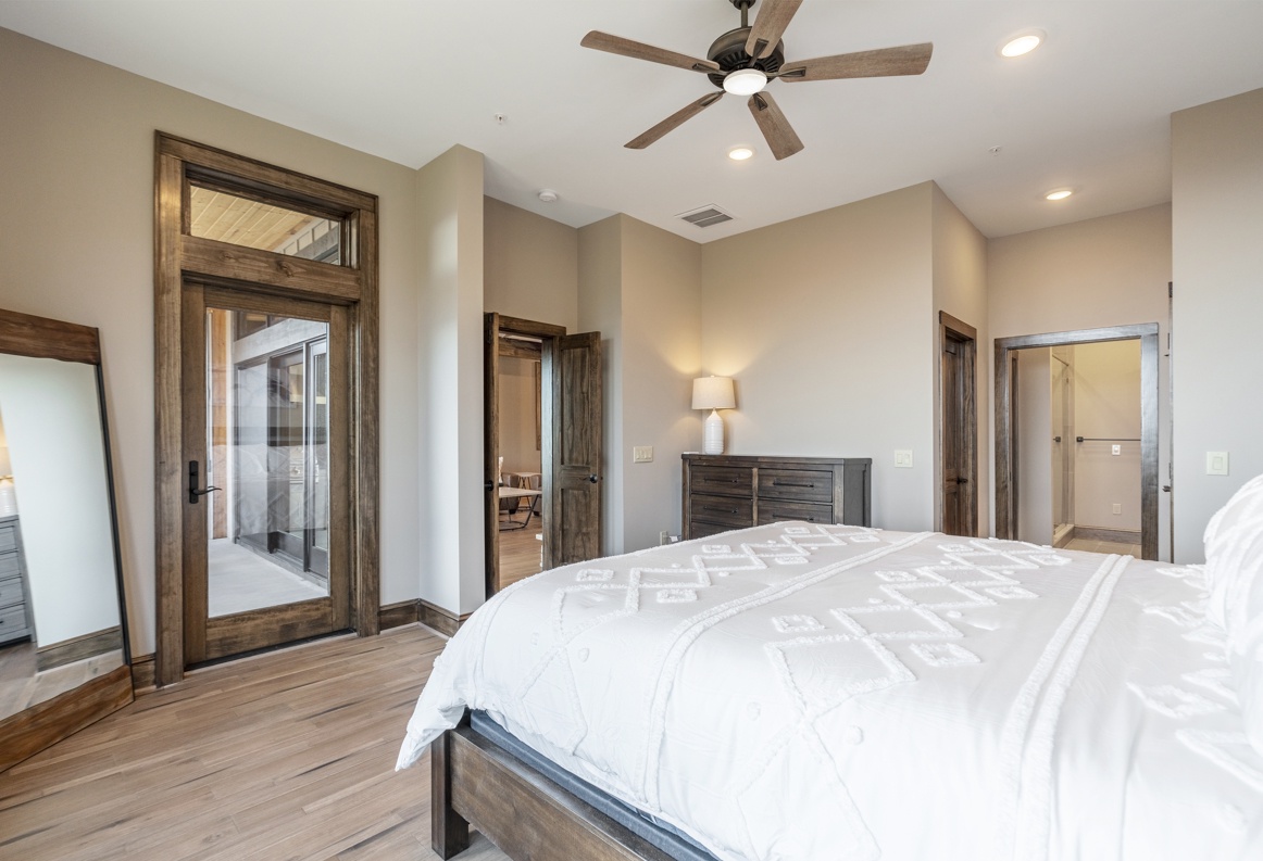 Primary Bedroom--- King Size Bed, Mountain View