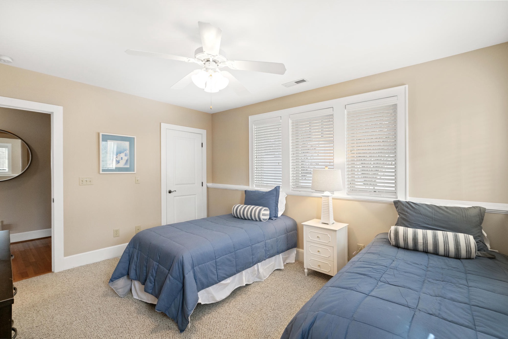 Guest Bedroom---Twin Beds