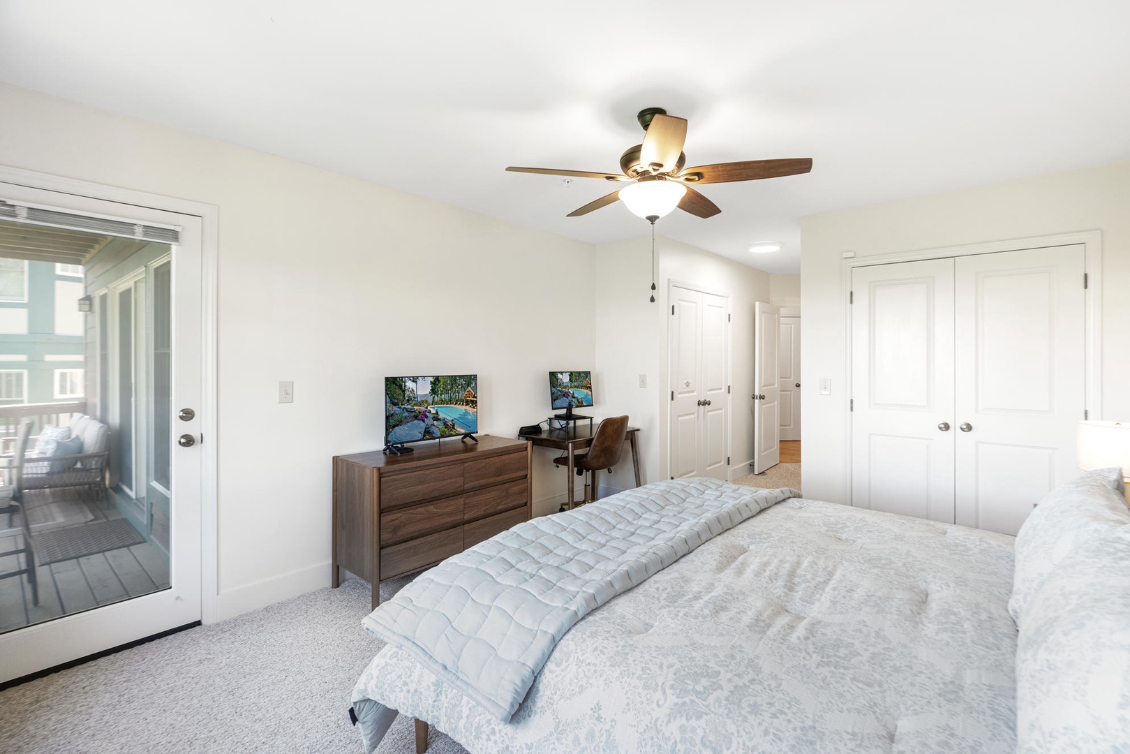Primary Bedroom---King Size Bed, TV