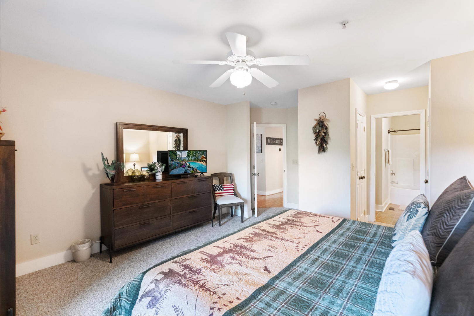 Primary Bedroom---King Size Bed, TV