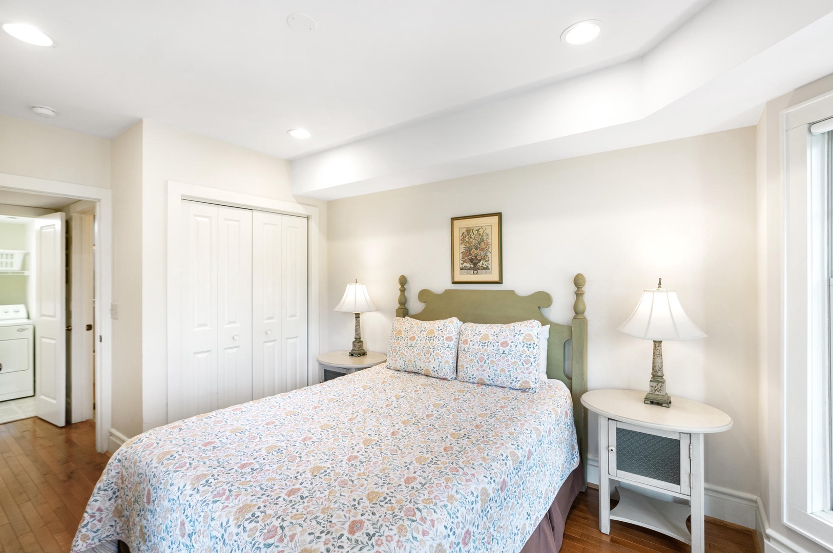 Guest Bedroom---Queen Size Bed, Downstairs