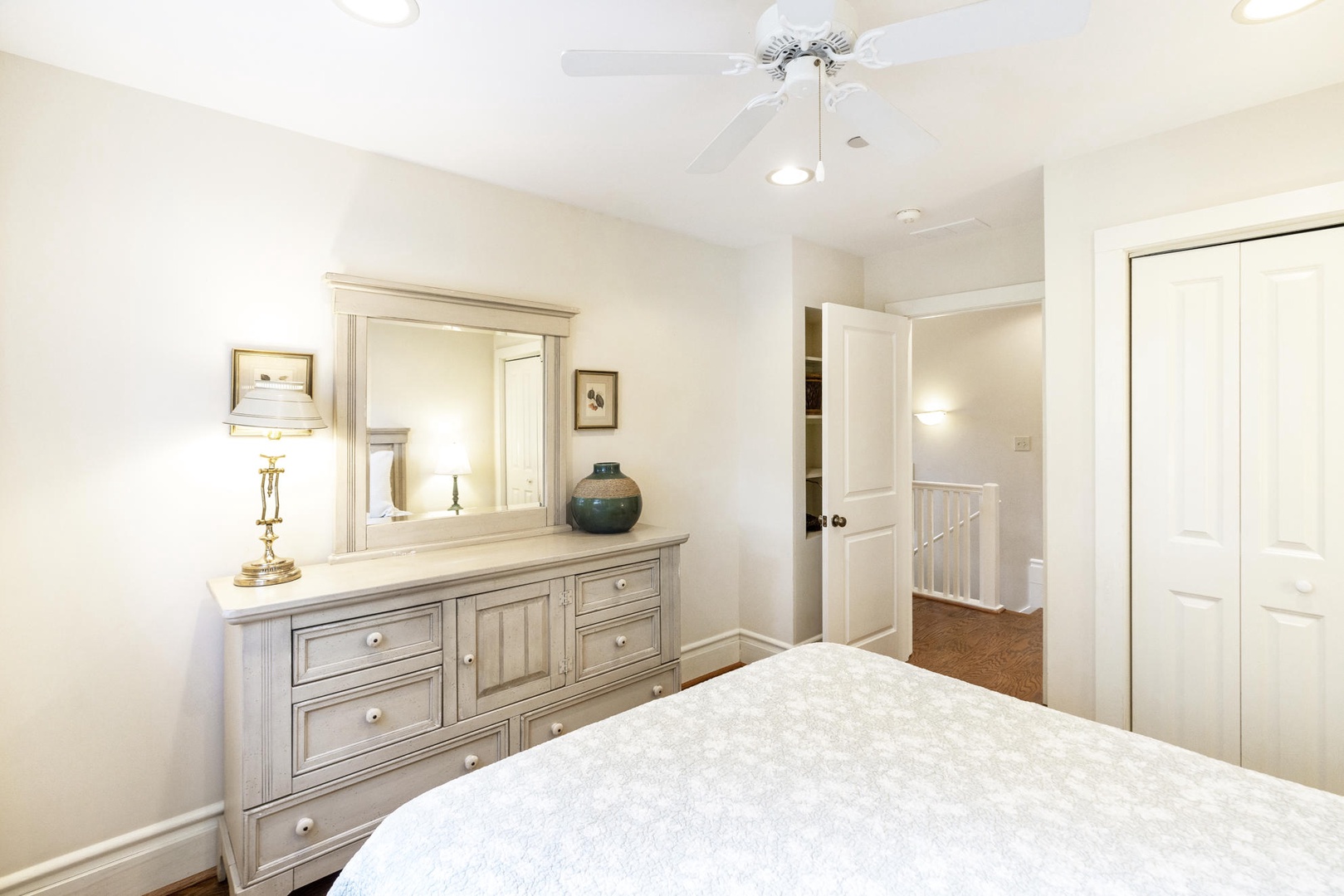 Upstairs Bedroom---Queen Size Bed