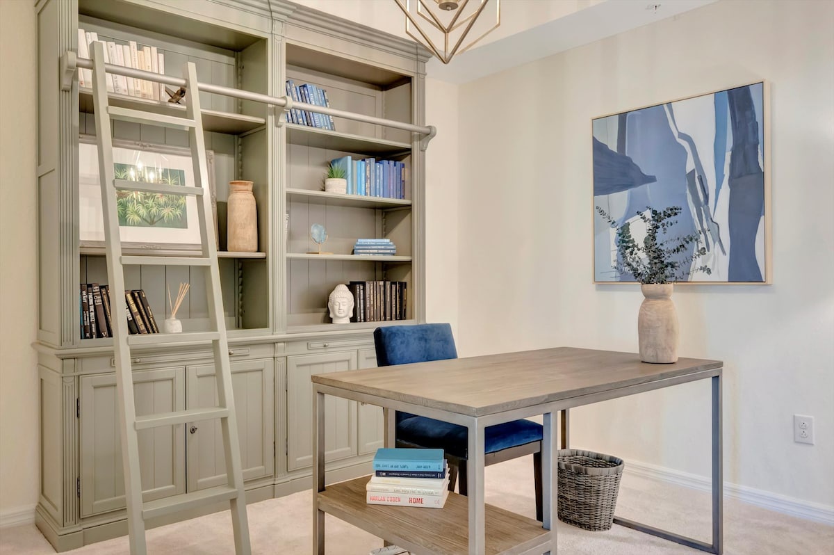 Settle in at your private workspace, surrounded by charming built-in shelves and natural light—perfect for catching up on emails or planning your next adventure.