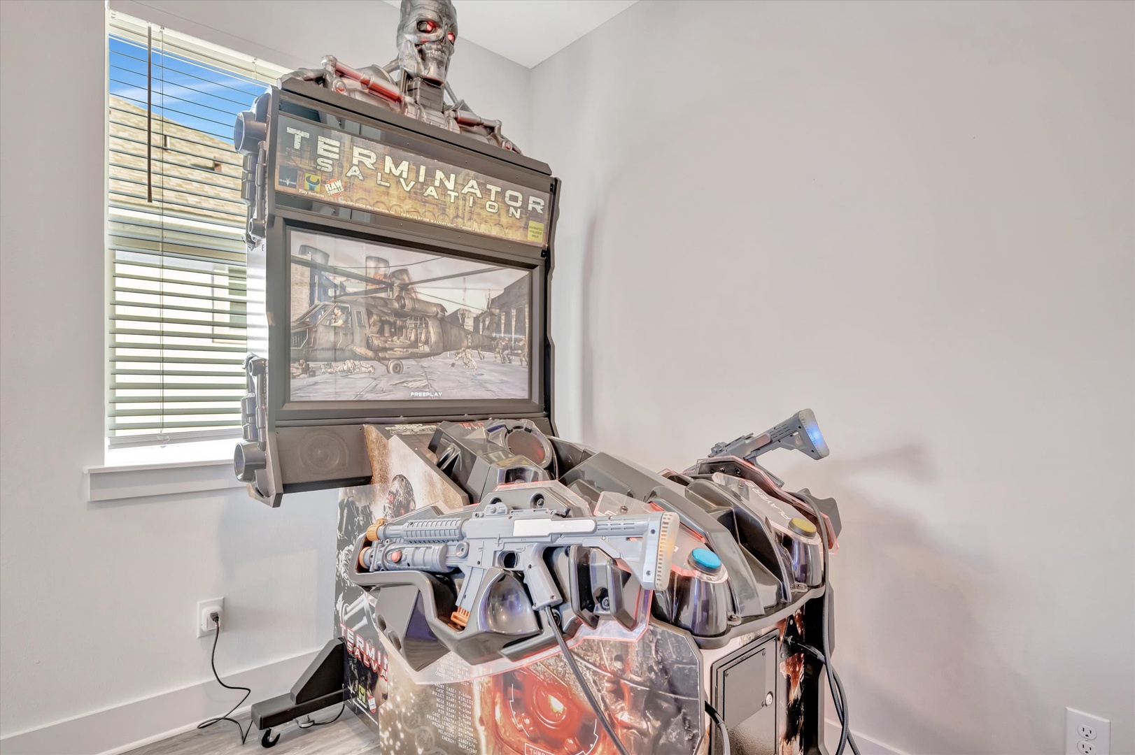 Epic entertainment awaits with this full-size Terminator arcade game. Challenge your reflexes and relive classic gaming thrills in your downtime.