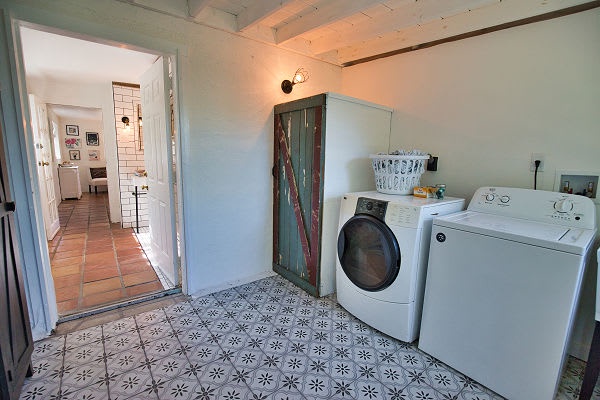 Your dedicated laundry space with a full-size washer and dryer makes packing light a breeze, so you can enjoy more time exploring.