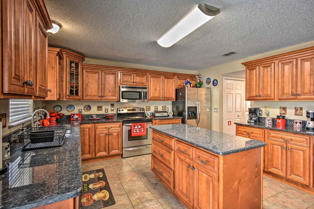 This well-appointed kitchen offers everything you need to prepare delicious meals during your stay, featuring granite countertops, stainless steel appliances, and plenty of cabinet space for all your culinary adventures.