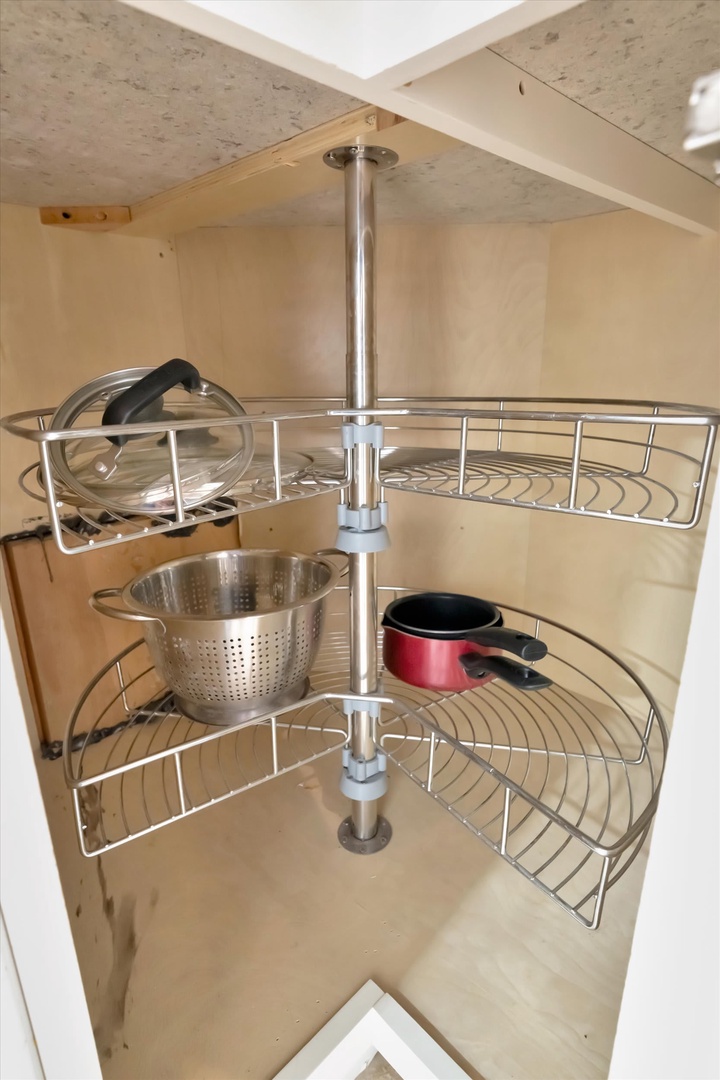 Clever corner storage keeps your cookware organized and within easy reach. The rotating shelves maximize every inch of cabinet space, making meal prep a breeze.