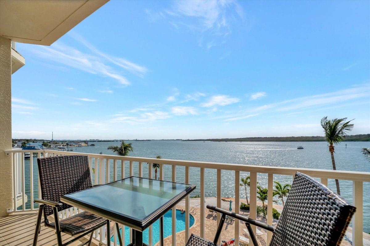 Step onto your private balcony and take in sweeping water views framed by swaying palms and open sky. Morning coffee or sunset relaxation happens right here, with the peaceful bay stretching out before you.