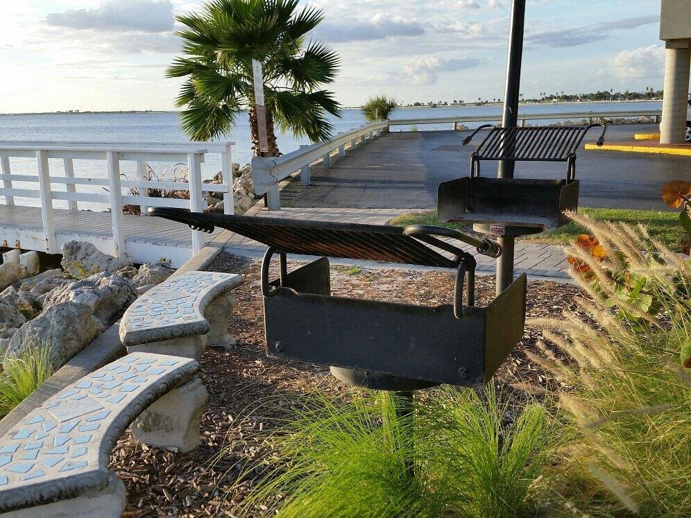 The property offers waterfront BBQ facilities with stunning bay views, perfect for grilling fresh catches while enjoying coastal breezes and palm-shaded seating.