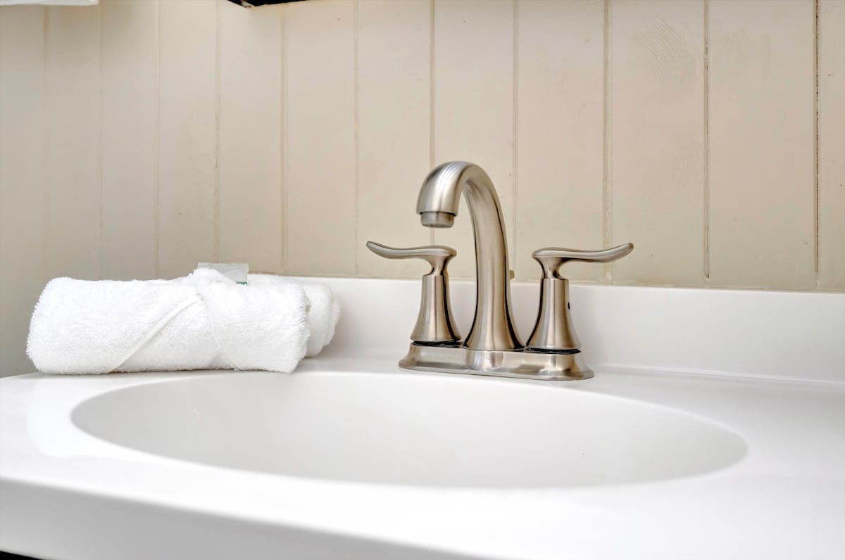 Refresh and unwind at your private sink, where fresh towels await your arrival and clean lines invite calm.