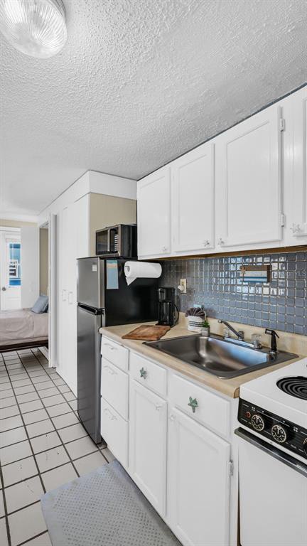 Your fully equipped kitchen has everything you need to prepare meals during your stay, with sleek countertops, full-size appliances, and a charming tiled backsplash.