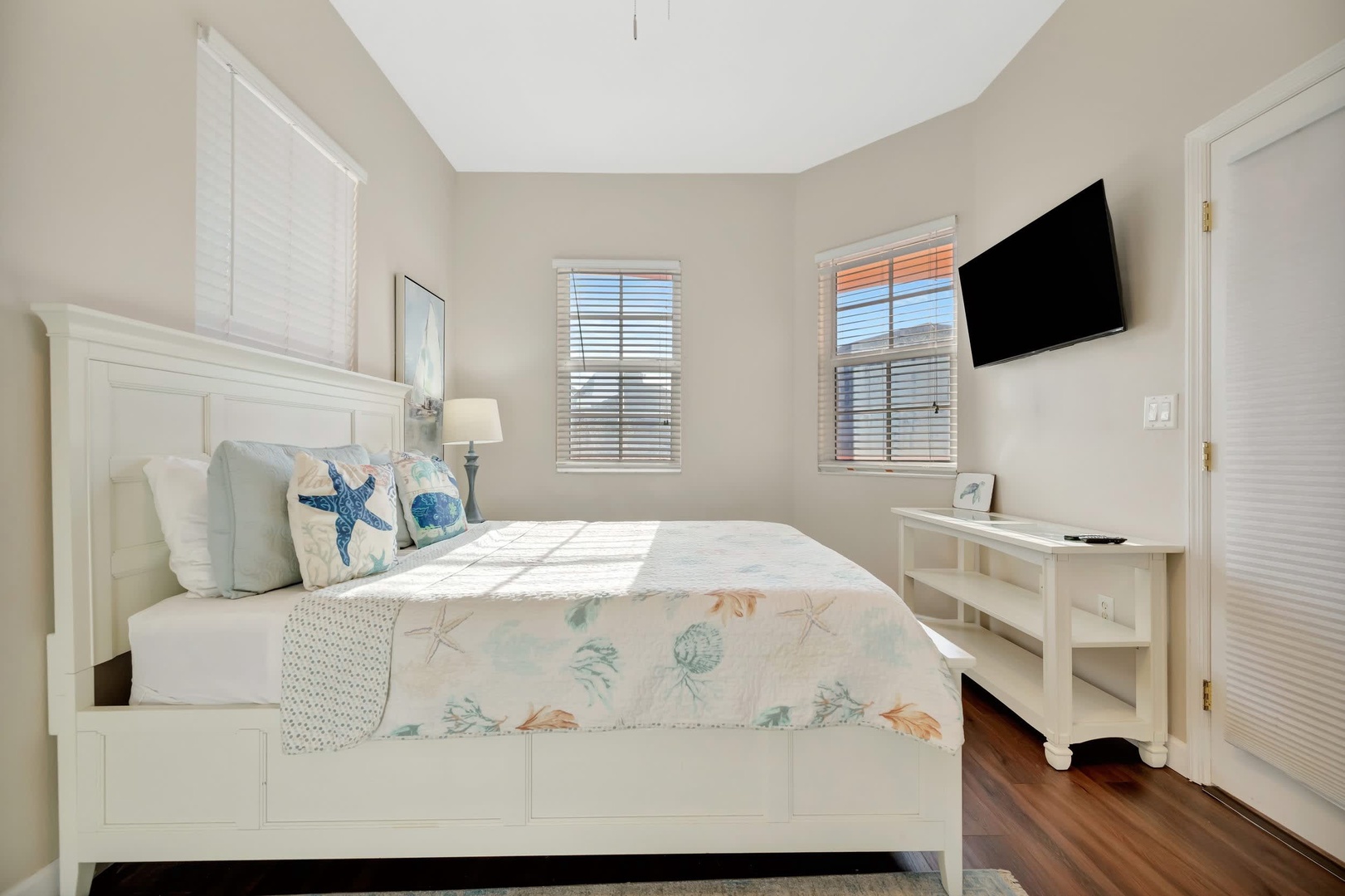 Slip into crisp linens and let the coastal-themed décor set the mood for your beach getaway. Your private retreat features charming white furniture and plenty of natural light streaming through plantation shutters.