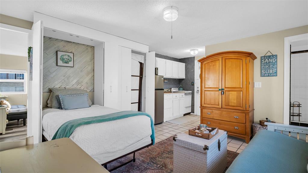 Unwind in your cleverly designed studio where a wall bed tucks away to reveal extra living space during the day. The full kitchen and coastal touches create your perfect beach retreat.