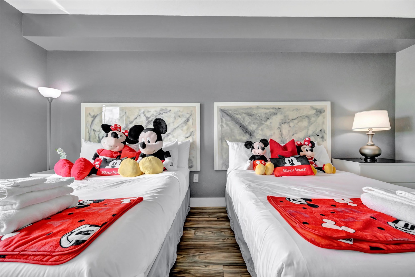Your family will love these twin beds, perfectly styled with cheerful Mickey and Minnie décor to spark magical smiles and cozy dreams.