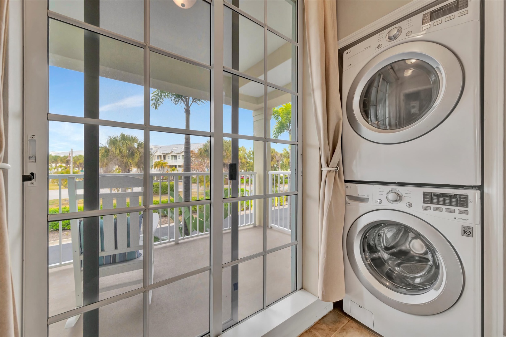 Enjoy the convenience of in-unit laundry with stunning tropical views. Your washer and dryer make vacation life effortless, while palm trees and sunshine create the perfect backdrop for relaxation.