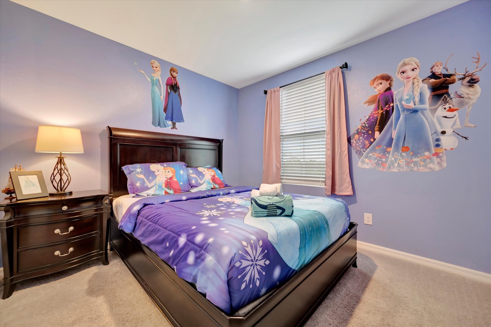 This enchanting bedroom welcomes you with playful themed décor and a comfortable bed, perfect for a magical stay with your little ones.
