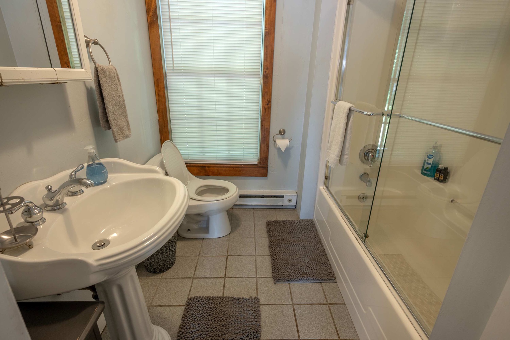Fresh towels, plush bath mats, and a glass-enclosed tub await to help you refresh after exploring the area.