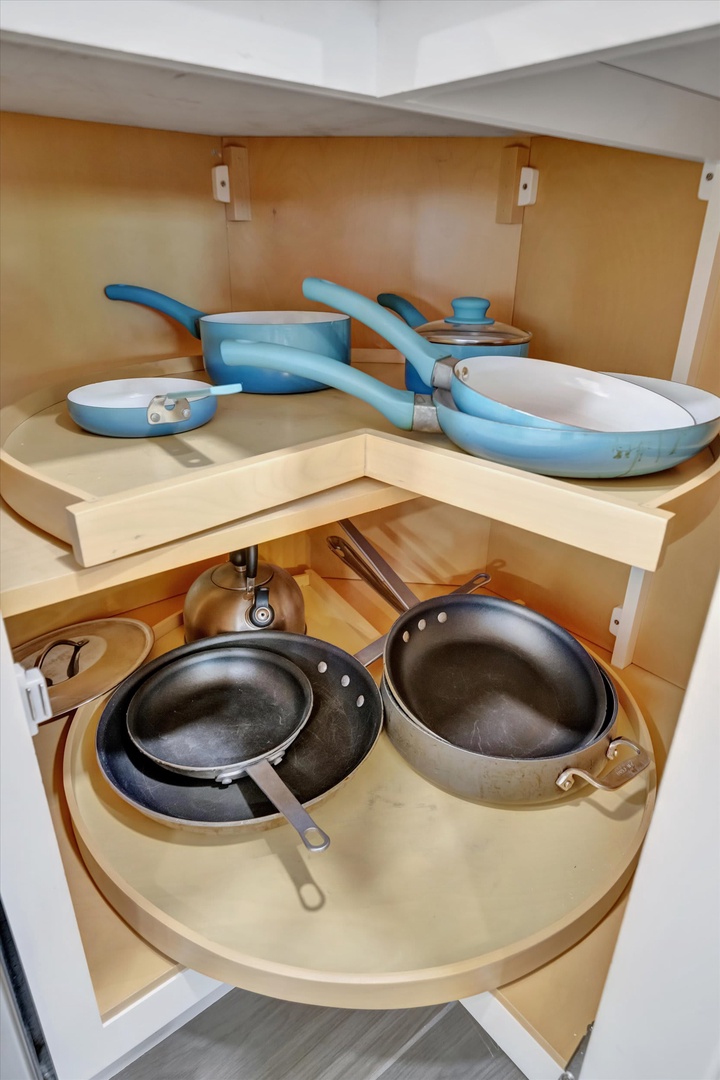 Smart corner storage keeps your cookware organized and accessible, with smooth pull-out shelves that bring everything within easy reach. Perfect for preparing your favorite home-cooked meals.