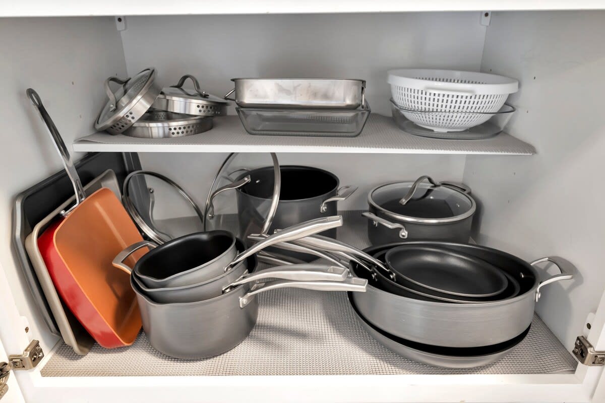 Your kitchen is fully stocked with quality cookware—pots, pans, colanders, and more—so you can whip up anything from a quick breakfast to a home-cooked feast.