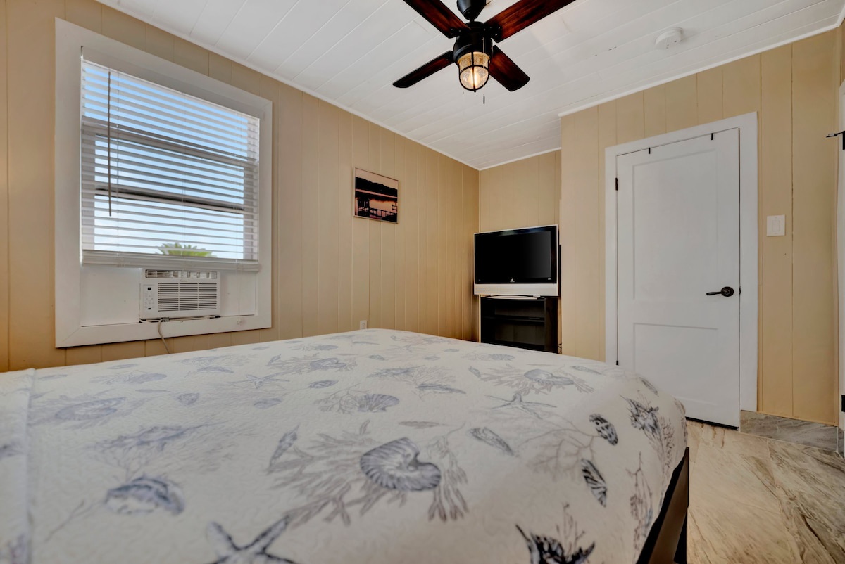 Unwind in your cozy bedroom, cooled by air conditioning and a ceiling fan. Catch up on your favorite shows or enjoy a peaceful night's sleep in comfort.