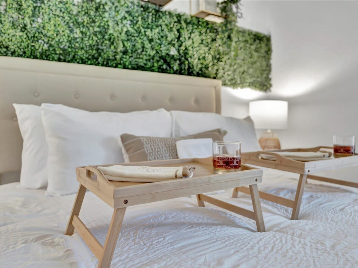 Wake up to a serene escape, where crisp linens and a lush living wall create your perfect retreat. Start your mornings with a leisurely breakfast in bed.