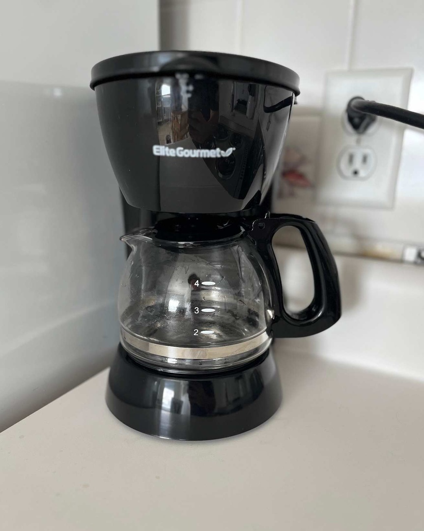 Start your mornings right with a fresh cup of coffee, ready and waiting for you in your fully equipped kitchen.