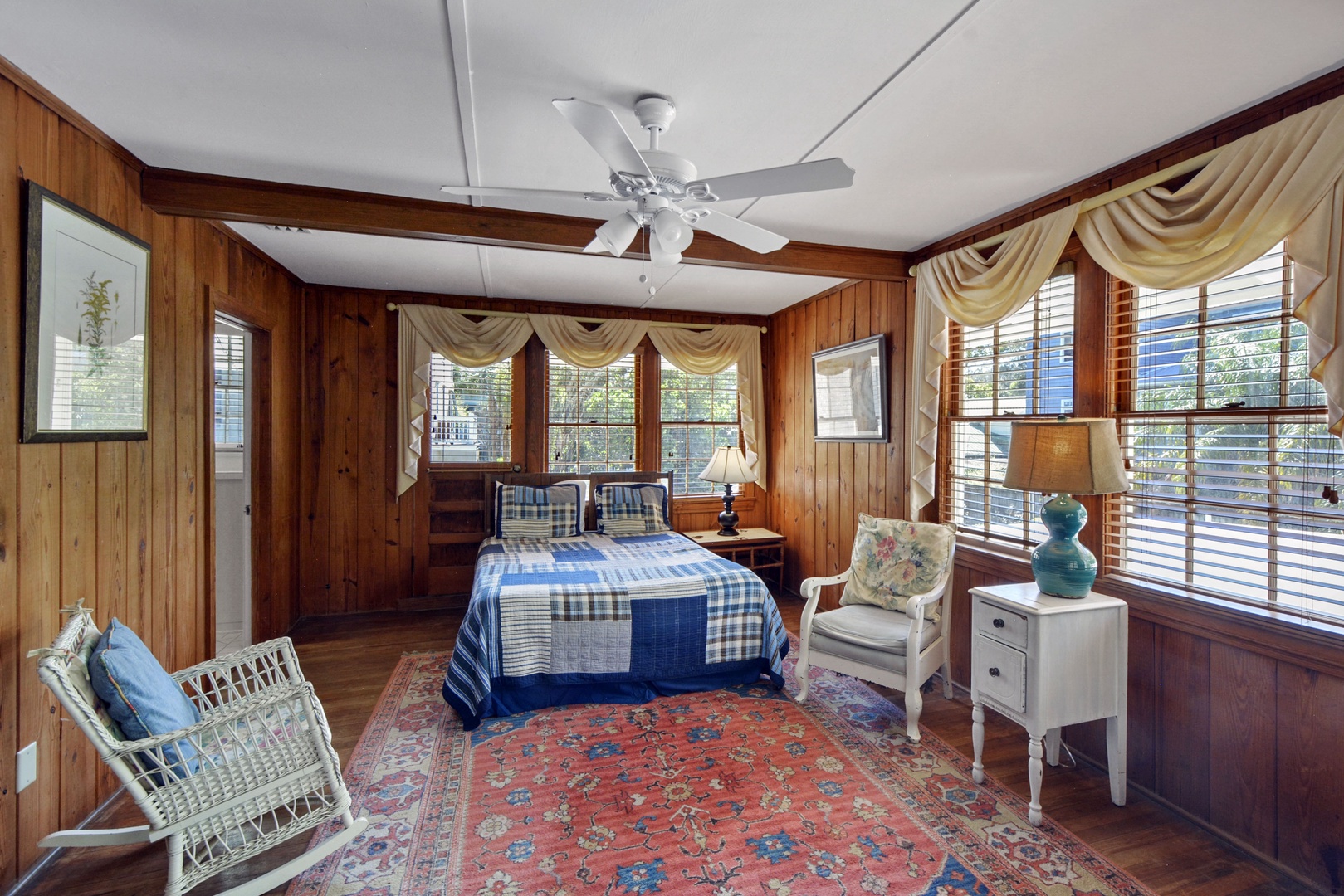 Upstairs Bedroom 2, Queen Bed and 2 Twin Beds